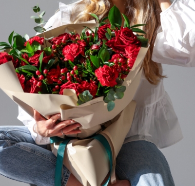 Bukiet Miłosny z czerwonej róży, goździka.Poczta Kwiatowa Warszawa