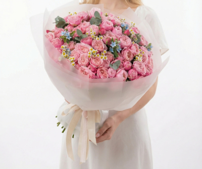 Bukiet "Femine" z róż gałązkowych, rumianku i oxypetalum.Poczta Kwiatowa Warszawa