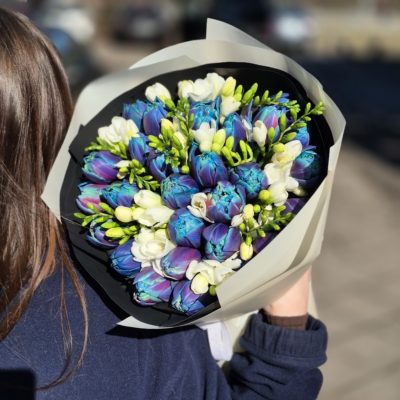 Bukiet "Blue Moments"- niebieskie tulipany i frezjaKwiaciarnia Warszawa