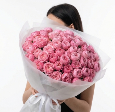 Róże "Silva Pink" w papierze dekoracyjnym.Poczta Kwiatowa Warszawa