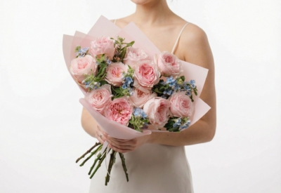 "Romantic in Paris" to bukiet z różowej róży Pink O'Hara i oxypetalum.Kwiaciarnia Warszawa