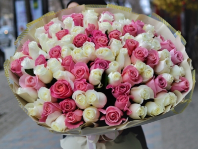 Bukiet mix róż "Pink and White"Kwiaciarnia Kwiatowe Królestwo Warszawa