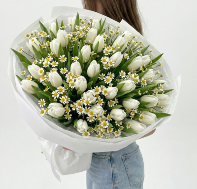 Bukiet białych tulipanów z rumiankiemKwiaty Warszawa