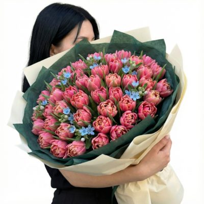 Bukiet peoniowych tulipanów z oxypetalum w papierze dekoracyjnym.Poczta Kwiatowa Warszawa