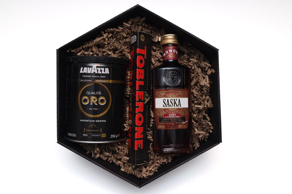 Zestaw prezentowy Wieczór Przyjemności z kawą Lavazza, czekoladą Toblerone i likierem SaskaPoczta Kwiatowa Warszawa